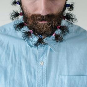 S volbou takového stylu pečlivě zvažte barvu a kvalitu gumiček. S těmi silikonovými mnoho parády nenaděláte, zato budete vypadat jako podivín.