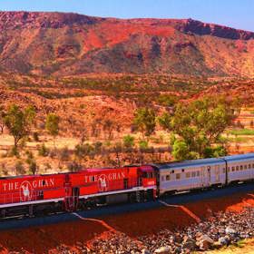 1. Jízda Ghanem  (Afghan Express) napříč Austrálií. Uvidíte zelené kopce Adelaide, projedete se tropy u města Darwin a tak dále. Nezapomeňte ale také občas vystoupit – kvůli prohlídce dolů Coober Pedy či letu helikoptérou nad národními parky Kakadu či Nitmiluk se to vyplatí. Cena: 60 000 korun, délka trvání: dva dny.