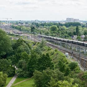 4. Jízda legendárním Orient Expressem (Paříž, Budapešť, Bukurešť, Istanbul). Tato projížďka je vzpomínkou na celý život. Slavný Orient Express vyráží jen jednou ročně a během šesti dnů nabídne očím pasažérů nesčetně romantických scenérií. Díky skvělému jídlu, pití a živé hudbě rychle ztratíte přehled o čase. Cena: 230 000 korun, délka trvání: šest dnů.