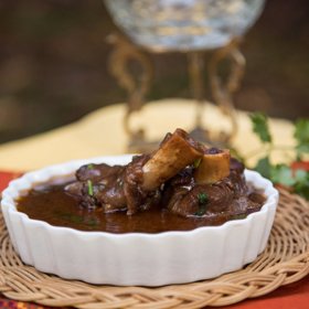 5. Pákistán – snídaně pro dřevorubce? Kdepak, ranní mega porce energie pro každého Pákistánce. To je nihari, guláš z hovězí svíčkové nebo jehněčího podávaný s kostní dření. A někdy i vařeným mozečkem...