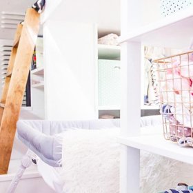 Scottova domácí kancelář slouží rovněž jako dětský pokoj.