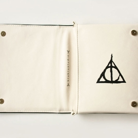 Není to poprvé, co přitahuje pozornost. Před nějakou dobou způsobila pozdvižení módními doplňky ve tvaru zvířat.