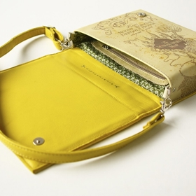 Můžete si tak být jisti, že pokud si jeden z knižních kousků objednáte, dorazí vám dokonale hranatý balíček.