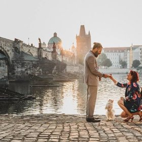 Když se plánování zásnub chopí autorka cestovatelského blogu, nemůže to dopadnou jinak než famózně. Sonja Lishchynki svou žádostí o ruku totálně „odrovnala“ svého dlouholetého partnera Stefana Dumase.