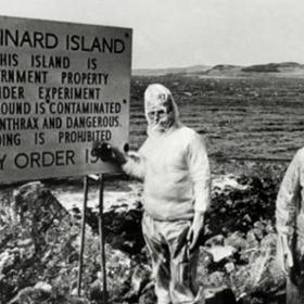 3. Gruinard (Skotsko). Na tomto ostrově se během II. světové války testovaly biologické zbraně. Ve zdejší půdě se stále nalézají stopy antraxu.