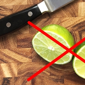 S malým trikem z ní však dostanete šťávy dvojnásob. Rada číslo 1 – nepřekrojte ji v půli.