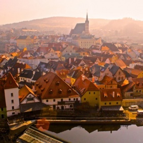 2. Český Krumlov. Ano, do výběru BrightSide se dostalo i jedno české město! Důvod? Večeře pro dva za pětistovku a pronájem bytu za 10 000 korun měsíčně, to je pro spoustu cizinců prostě levnota.