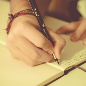 5. Ukliďte si ve své mysli tím, že své myšlenky sepíšete na papír.