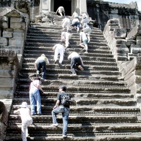 3. Angkor Vat (Kambodža). Úžasný chrámový komplex s velmi, velmi strmými schody.