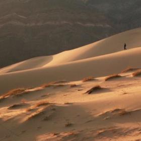 1. Duny v Národním parku Death Valley. Hlavním problémem jsou vysoké teploty, které lehce mohou způsobit dehydrataci a následnou smrt. Dospělý člověk by zde měl spotřebovat alespoň 4 litry vody.