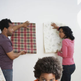 5. Hádáte se kvůli blbostem. „Pokud se potřetí hádáte kvůli toaletnímu papíru a vyeskaluje to v nenávist, vstupte,“ zve do své ordinace licencovaná manželská a rodinná poradkyně Traci Rubble.