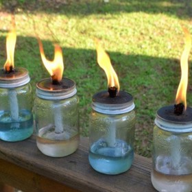 2. Pochodně na různé venkovní párty. Stačí trocha oleje, knot... a je to.