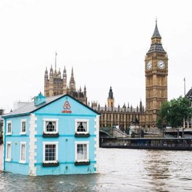 Z tohoto domku lze skvěle pozorovat Big Ben a další londýnské památky.