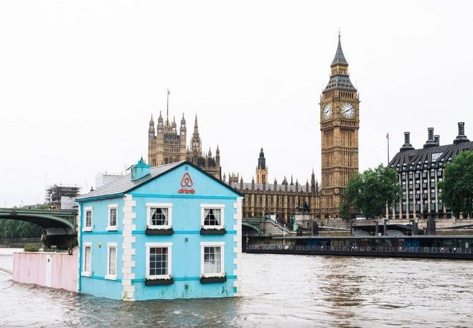 Z tohoto domku lze skvěle pozorovat Big Ben a další londýnské památky.