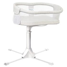 „Kříženec“ kočárku a postýlky. Mimo jiné vám umožní mít miminko pořád u sebe, aniž byste museli přenášet postýlku. A navíc v něm svého potomka můžete houpat.