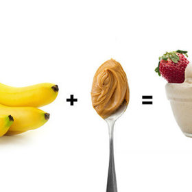 3. Banánovo-arašídová zmrzlina. Na zdravou zmrzlinu si výmluvu nenajdete. Jediné, co k její výrobě budete muset udělat, je zmrazit banán a rozmixovat ho se lžící arašídového másla. Varování: tato kombinace budí závislost.