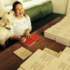 6. Drew Barrymore zachránila 9 psů a tvrdí, že stejně tak zachránili oni ji.