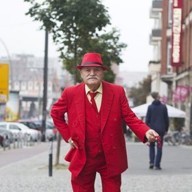 Starý krejčí (86) je stylovější než teenager. Do práce chodí každý den v jiném outfitu