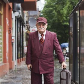 Starý krejčí (86) je stylovější než teenager. Do práce chodí každý den v jiném outfitu