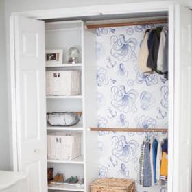 1. Dovnitř šatníku.