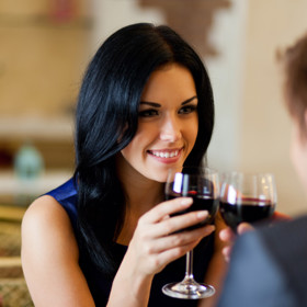 4. Namísto „s muži/ženami to neumím“ přistupujte ke vztahům stylem „o mužích/ženách toho vím stále víc“. Nikdo se nenarodil s talentem na úspěšné randění. S každým dalším se učíme, a každé další je tak lepší a lepší.