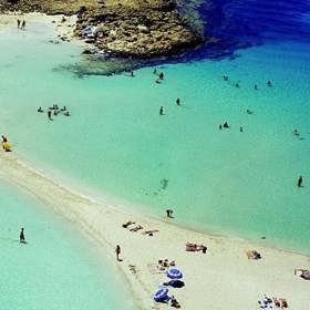 Nejlepší úroveň vlhkosti: Kypr. Klimatologové považují za ideální 50% relativní vlhkost. Na Kypru je horko, ale vzduch zůstává příjemně suchý a od oceánu vane chladivý vánek.