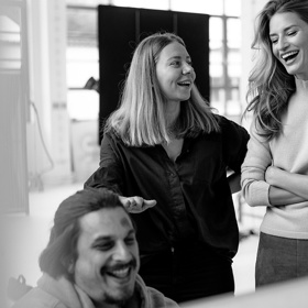 Spolupráce Lindy Vojtové s českými firmami je velice ojedinělá, Premium Fashion Brands je prvním subjektem z oblasti módy, kterému se podařilo své jméno spojit s touto vyhledávanou topmodelkou.