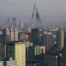 3. Hotel Ryugyong. V současnosti jde o nejvyšší opuštěnou budovu světa.