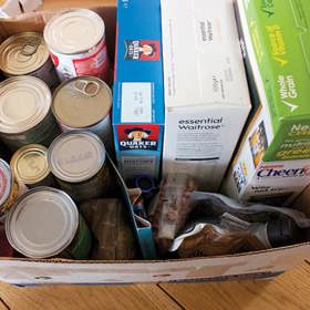 5. Pokrmy, které vám někdo koupil, ale nikdy je nebudete jíst, protože vám nechutnají. Odneste je do potravinové banky.