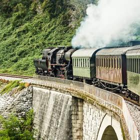 3. Evropské vlakové dobrodružství. S EuroRail pasem můžete projet celou Evropu. A budete si připadat jako v jiné době.