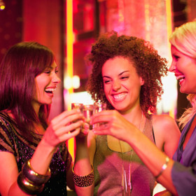 3. Hláskujte. Požádejte daného člověka, aby vám své jméno vyhláskoval. Samozřejmě jen pokud je jeho jméno unikátní nebo není jasné, jak se píše.