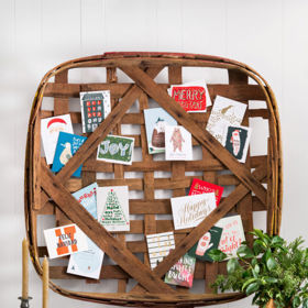 4. Vymyslete nějaký originální způsob, jak si doma vystavit vánoční pohlednice.