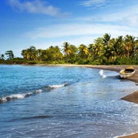 1. Jamajka. Jak možná víte, marihuana je klíčovou součástí rastafariánské kultury, která se zrodila právě na Jamajce. Ale pozor – můžete u sebe mít maximálně 56 gramů.