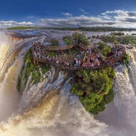 1. Vodopády Iguaçu (Argentina).