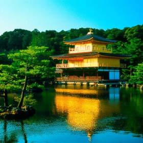 2. Japonsko. Starobylé chrámy, zenové zahrady, barevné svatyně... klid a mír si v Japonsku můžete vychutnávat řadou různých způsobů.