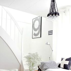 4. Upřednosňujte jednoduché geometrické vzory (pruhy, kruhy...) před vzory komplikovanými (květiny, zvířata...). I toto přispěje k optickému zvětšení prostoru.