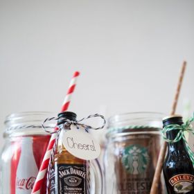 4. Použijte zavařovačky k vytvoření originálních „setů“ pro přípravu míchaných nápojů.