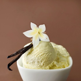 2. Vanilková zmrzlina… nahání hrůzu po zjištění, čím je ve skutečnosti ono „přírodní aroma“. Jde o látku zvanou kastoreum, což je… ehm… výměšek análních pachových žláz bobrů. Nebudeme to raději moc rozvádět. Jen podotkneme, že pokud se konzumaci této látky chcete vyhnout, zvolte veganskou variantu zmrzliny.