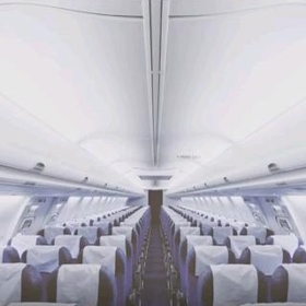 Takto vypadá standardní ulička v letadle dnes.