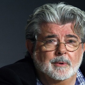 Ta zahrnuje zahrnuje na 40 000 maleb a předmětů, včetně obrázkových scénářů a kostýmů. Na snímku George Lucas.
