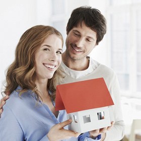 1. Není to totéž, jako mít spolubydlící. Náhle o sobě navzájem zjistíte spoustu věcí, které jste dříve mohli skrývat. Všechny vaše zlozvyky vyjdou najevo.