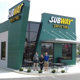 O tři roky později se firma přejmenovala a dnes má po celém světě přes 40 000 poboček.