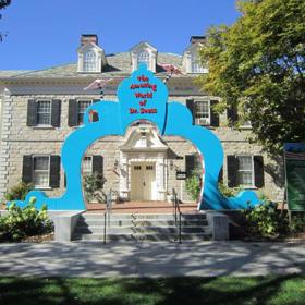 3. Dr. Seuss Museum (Springfield, Massachusetts). Theodor Seuss Geisel byl známý karikaturista a spisovatel knih a básní pro děti. V tomto muzeum (které by mělo být otevřeno v červnu) budou vystaveny například jeho oblíbené klobouky.