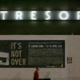 4. The Living Archive of Elektronika a Museum of Modern Electronic Music (Berlín a Frankfurt, Německo). První zmíněné založil majitel legendárního klubu Tresor a umožní vám přenést se do doby těsně po pádu berlínské zdi, kdy se techno poslouchalo v temných sklepech. V tom druhém budou vystaveny různé exponáty z historie výše zmíněného hudebního žánru.