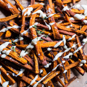 2. Chuť na slané. Možná jste tak trochu dehydratovaní. Nebo máte málo vápníku. Začněte víc pít a konzumovat mléčné výrobky (jogurty, kefíry a tak dále).