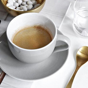 3. Chuť na kofein. Tímto způsobem vám vaše tělo může dávat najevo, že potřebuje víc energie. Jenže kofein vám žádnou nedodá (je to jen stimulant). Vyloučeno není ani to, že jde prostě o otázku zvyku (pokud dlouhodobě každé ráno pijete kávu a pak jednou vynecháte, nelze očekávat, že se to nijak neprojeví).