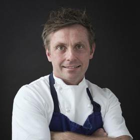 1. Zelené smoothie. „Moje zelené smoothie se většinou skládá z kokosové vody, špenátu, hroznového vína, okurky, jablka Granny Smith a kiwi,“ popsal Adam Simmonds, šéfkuchař londýnské restaurace Pavillion a držitel michelinské hvězdy.