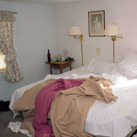 1. Nepořádek. Podle odborníků jde o ekvivalent tělesného zápachu, špatných líbacích schopností či zápachu z úst. Chce to zkrátka uklízet!