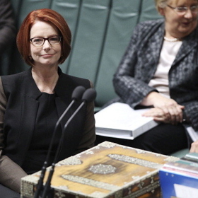 5. Julia Gillard (55). První australská premiérka se vzhledem k vysokému postavení dotazům na děti nevyhne. Zvlášť když se nechala slyšet, že obdivuje ženy, které dokážou sladit rodinný a pracovní život. „Nejsem si jistá, jestli bych děti mít mohla. Něco ve mně je soustředěné a cílevědomé a kdybych se rozhodla pro děti, zřejmě bych nedokázala tohle.“
