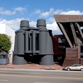 4. Sídlo reklamní agentury Chiat/Day (Kalifornie, Spojené státy americké).